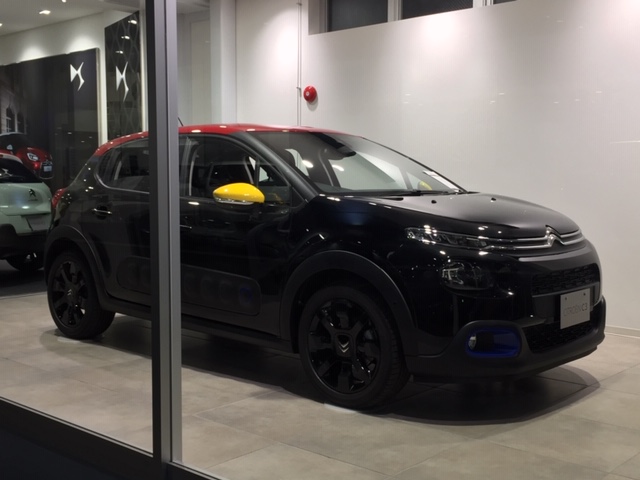 ショールーム展示車を入替致しました。
